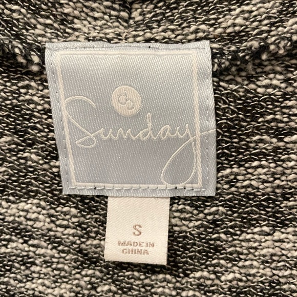 Two women’s tops and a cardigan - Picture 6 of 6